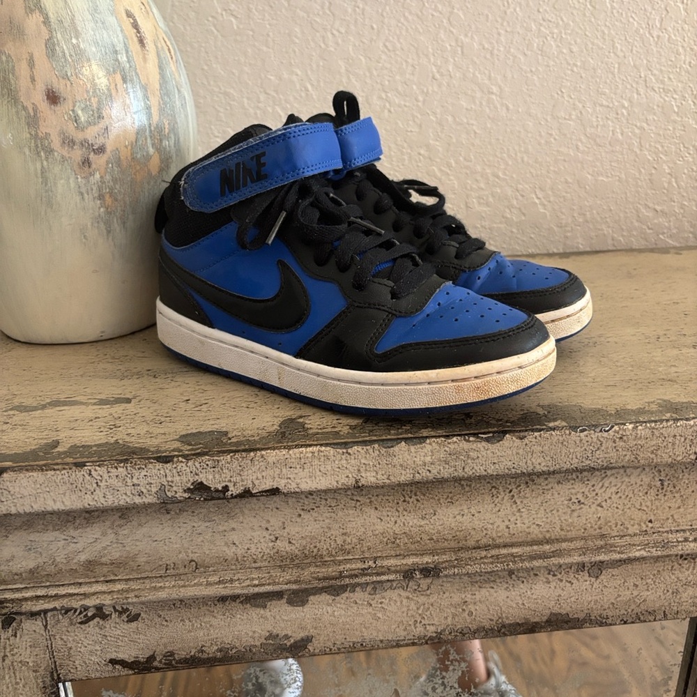Nike Kids Blue and Black Sneakers